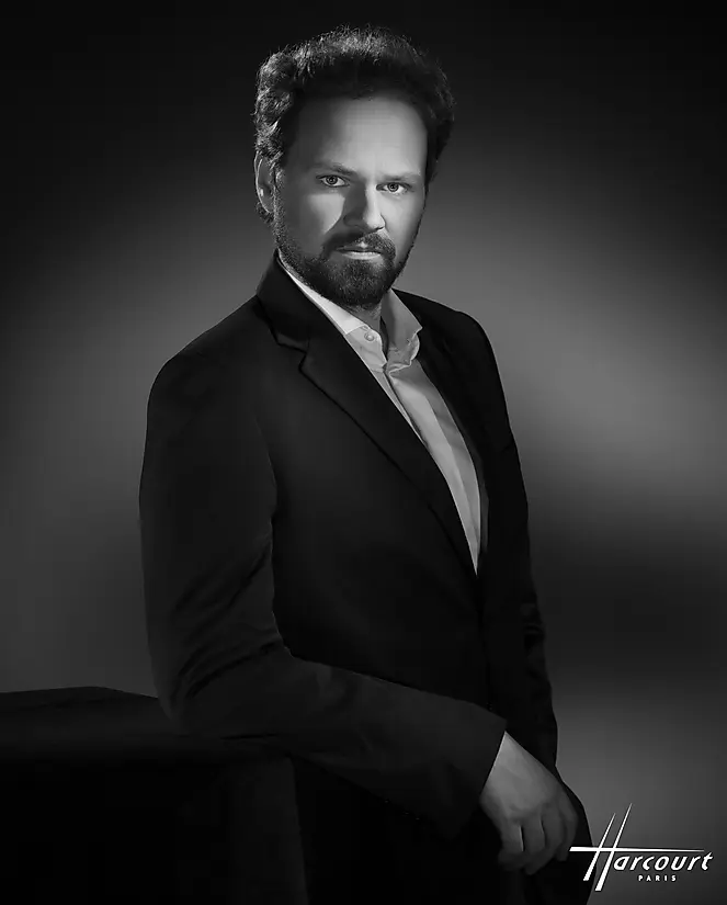 KUMIEGA Tomasz_PP_NB_NM_7979_OF_V2_LOGO_24x30 Juin 2025.jpg