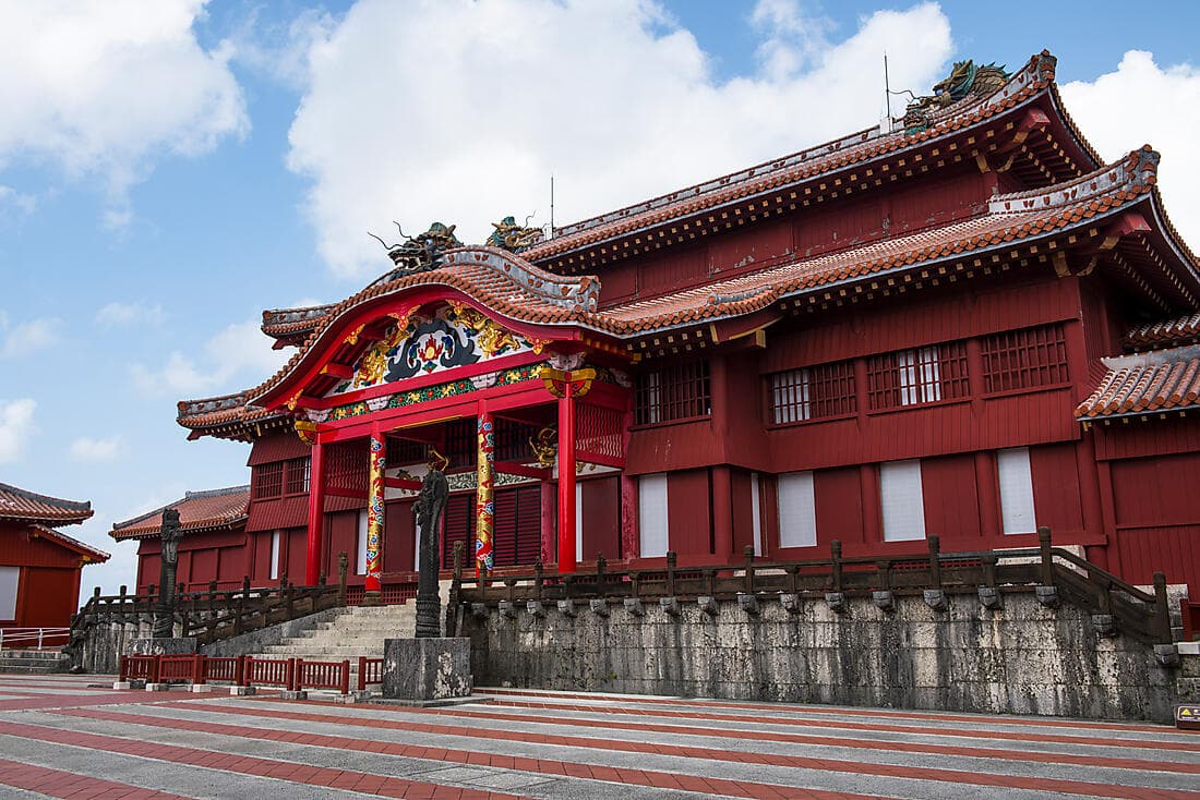 DISCOVER NAHA (1 NIGHT)