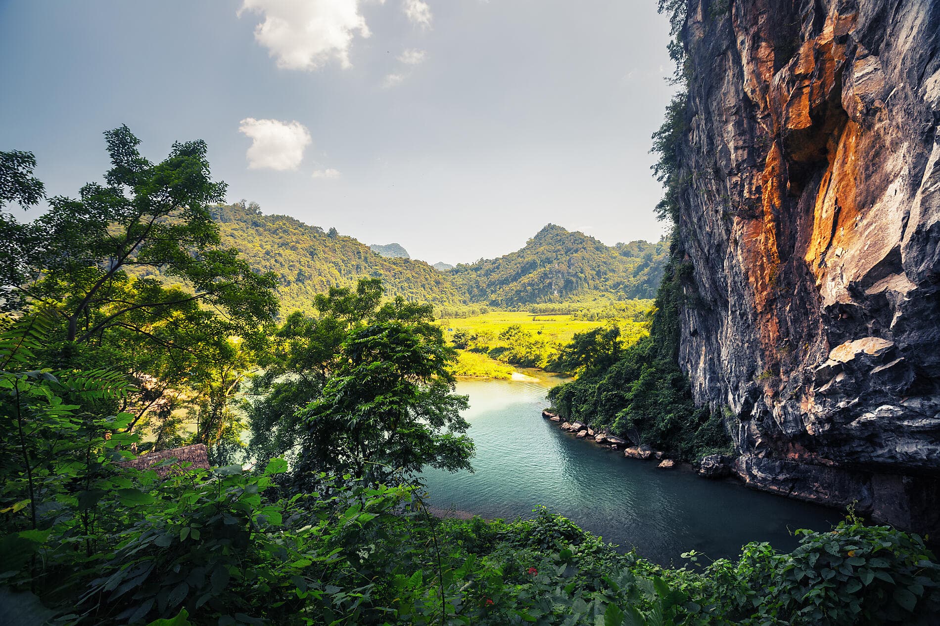 Vietnamese Shores 