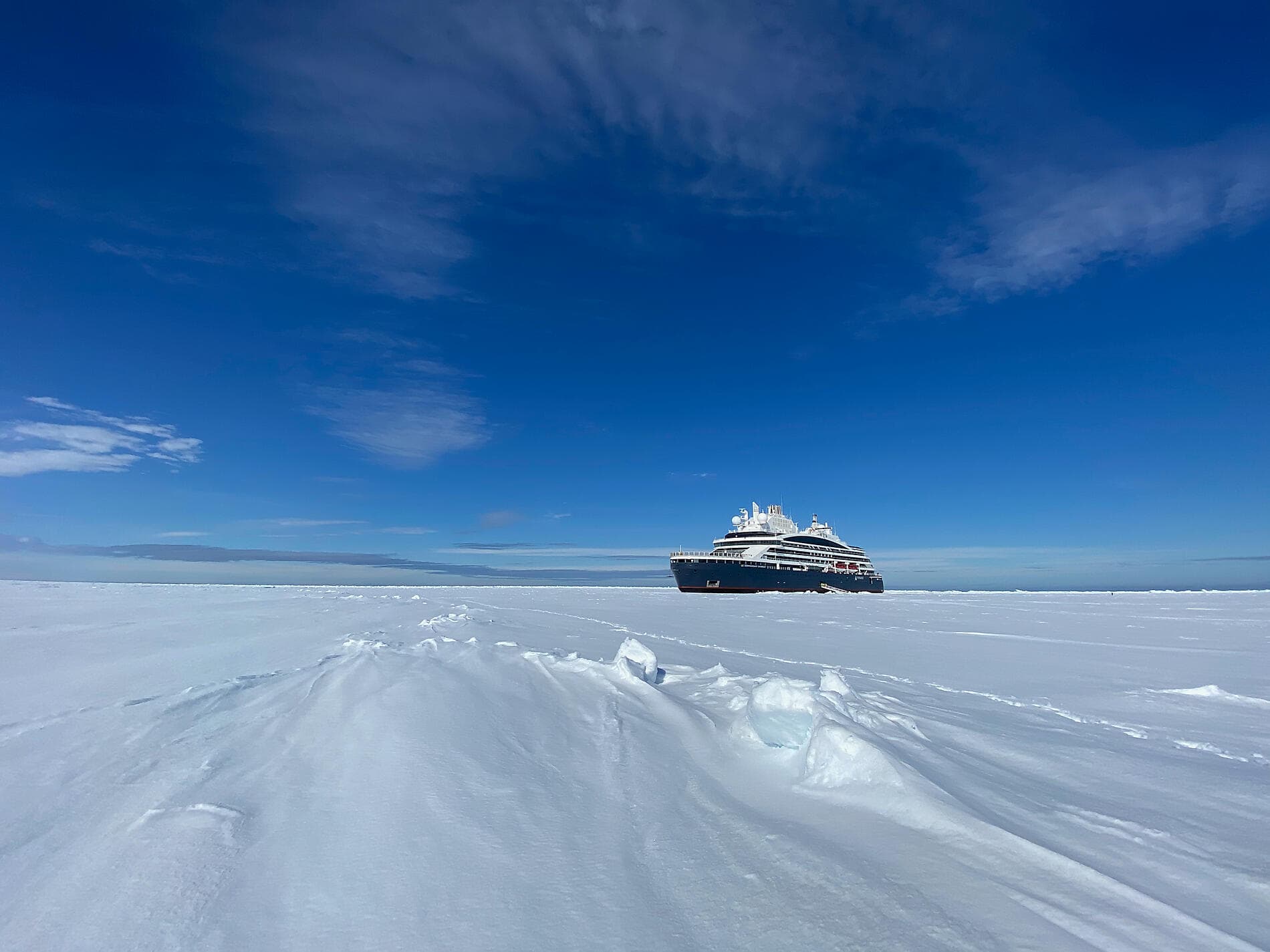Entre deux continents, terres inexplorées occidentales d'Antarctique 